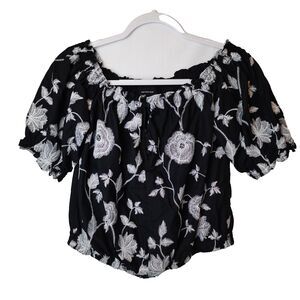 WHO WHAT WEAR Med Black White Floral Embroidered Off The Shoulder Cropped Top